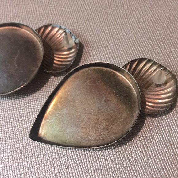 TEARDROP FLUTED ‘SILVERY/ROSEGOLD’ EARRINGS - Picture 4 of 6